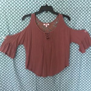 Pink opens shoulder top